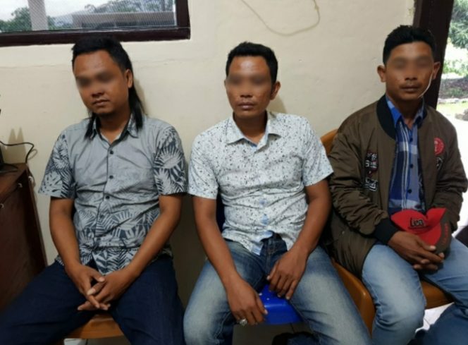 
 Diduga Peras Kades, Tiga Oknum LSM di Lampura Dibekuk Polisi