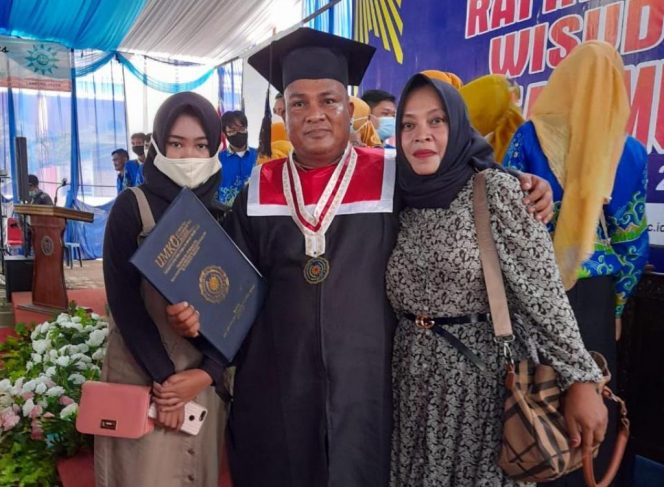 
 Bang Juhe, Raih Gelar Sarjana Berkat Dukungan Keluarga
