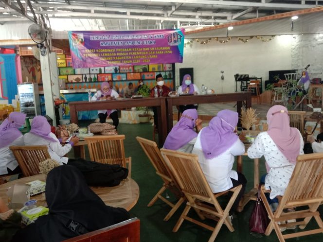 
 Caption foto : Rapat koordinasi pengurus LRPA kabupaten Lampura