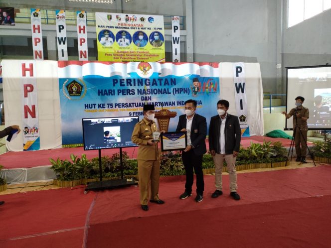 
 Terima Penghargaan Tjindarboemi, Bupati Fokus Dalam Sektor Wisata