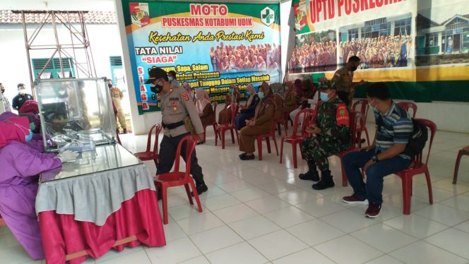 
 caption : Suasana pelaksanaan vaksinasi di Puskesmas Kotabumi Udik