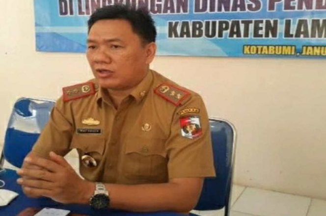 
 Foto Dok Disdikbud Lampura
caption : Kepala Dinas Pendidikan dan Kebudayaan Kabupaten Lampura, Matsoleh, saat diminta keterangan terkait KBM Tatap muka. 