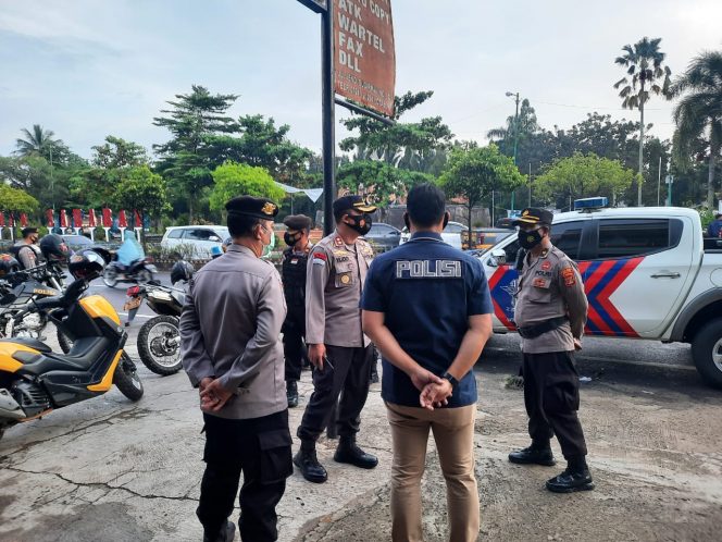 
 Cegah Gangguan Kamtibmas, Kapolres Lampura Pimpin Patroli Subuh