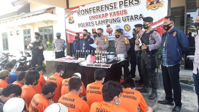 
 caption : Konferensi pers ungkap kasus yang digelar Polres Lampura, Kamis (4/3)