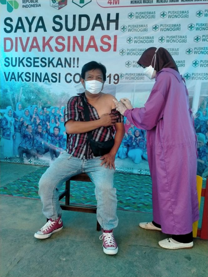 
 Pengurus PWI Lampura Jalani Vaksinasi Tahap II