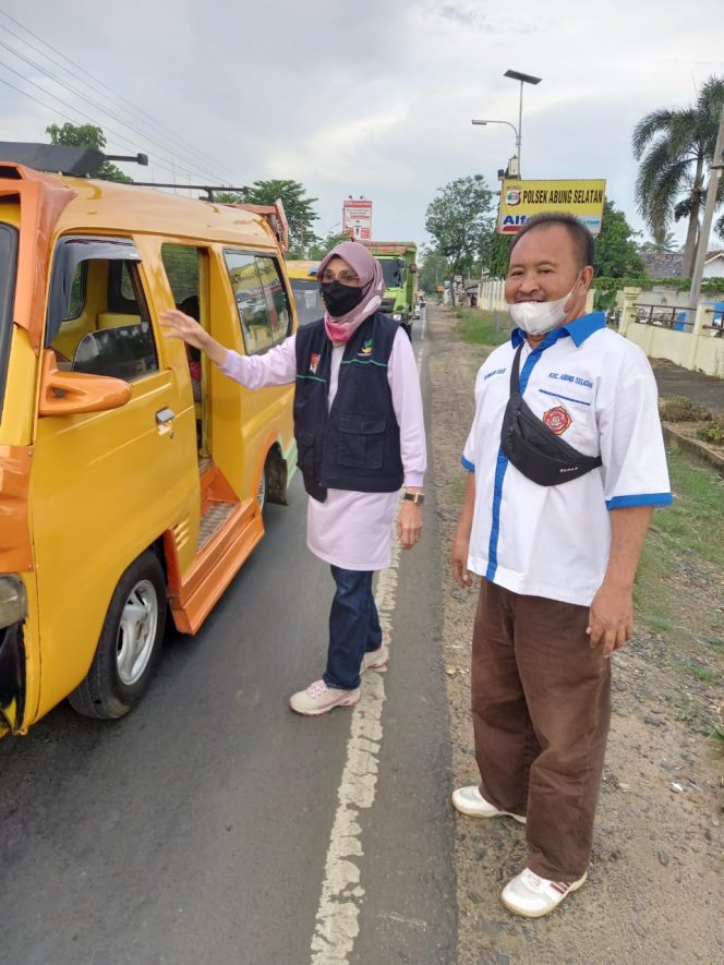 
 TKSK- Karang Taruna Abung Selatan Bagikan Masker dan Nasi Kotak