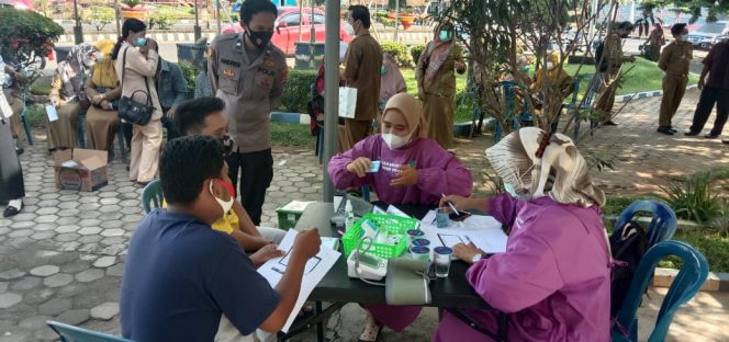 
 Polres Bersama Diskes Lampura Gelar Vaksinasi Massal