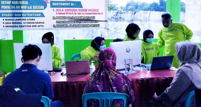 
 Ratusan Warga Menerima Vaksinasi Gratis