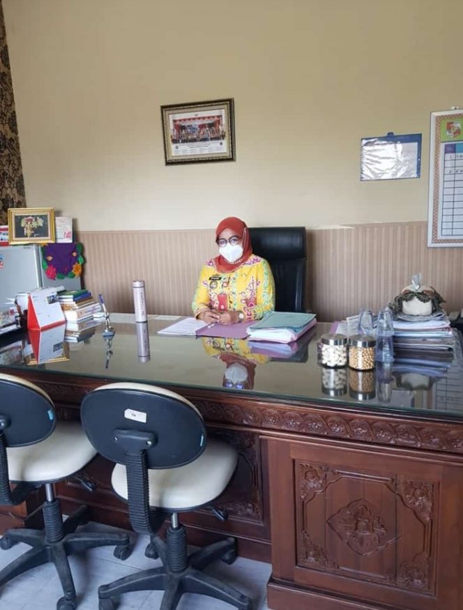 
 Layani Masyarakat Melalui Telpon dan Aplikasi Whatsapp