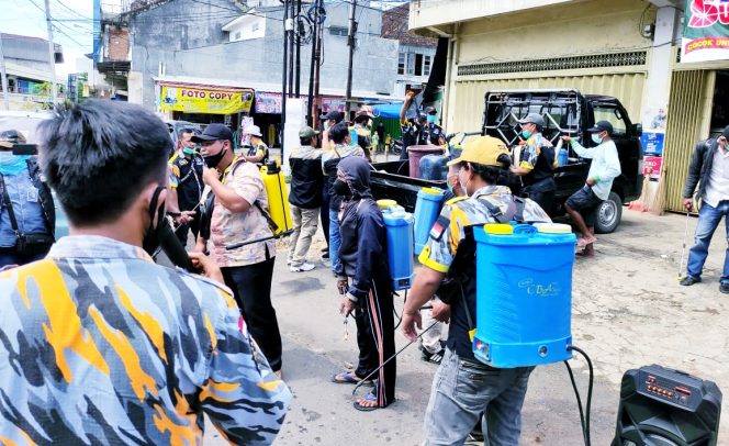 
 Zona Merah, GMBI Lampura Lakukan Penyemprotan Disinfektan