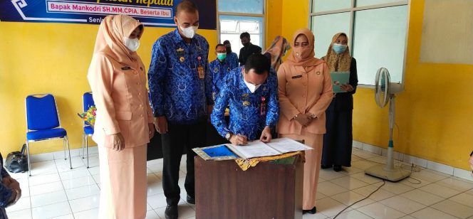 
 Terima Jabatan Kadis Sosial, Ini Harapan Eka Dharma Thohir