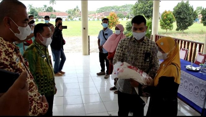 
 BB-PPKM 2021 di Lampura Disalurkan