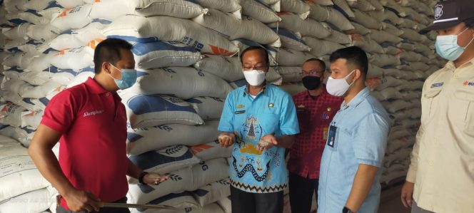 
 Tim Pemkab Pantau Gudang Bulog Lampura