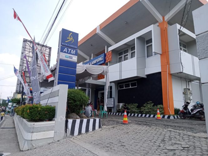 
 caption : Kantor Bank Lampung Kotabumi