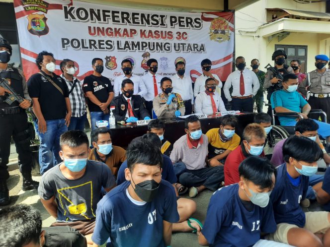 
 caption : Konferensi Pers ungkap kasus yang digelar Polres Lampura