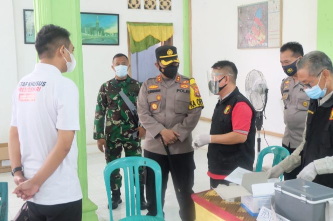 
 Kapolres Lampura Tinjau Pelaksanaan Vaksinasi Merdeka