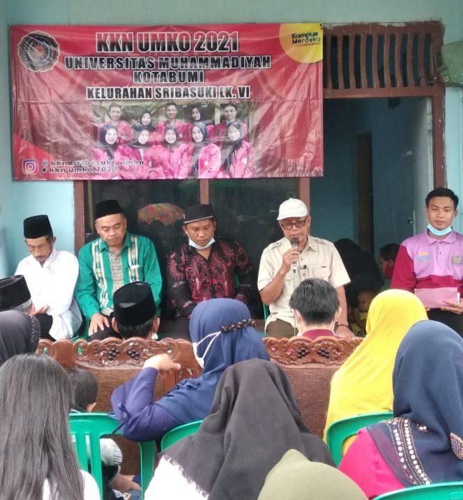 
 caption : Penyuluhan hukum yang disampaikan Slamet Haryadi dalam rangka KKN dari Fakultas Hukum dan Ilmu Sosial (FHIS) dan Fakultas Keguruan Ilmu Pendidikan (FKIP) Universitas Muhammadiyah Kotabumi (UMKO)
