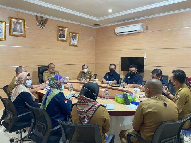 
 Foto IST  Sekkab Lampura H. Lekok didampingi Kadisdag Hendri saat Audensi dengan BPOM Lampung, Selasa(14/9).  