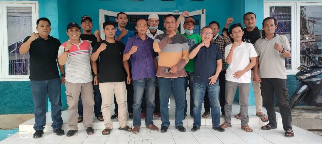 
 Bakal Calon Ketua PWI Lampung Hi. Nizwar Ghazali saat bersilaturahmi dengan pengurus PWI Kabupaten Lampung Utara(Lampura) di kantor PWI setempat, Kamis(7/10/2021) sore.  