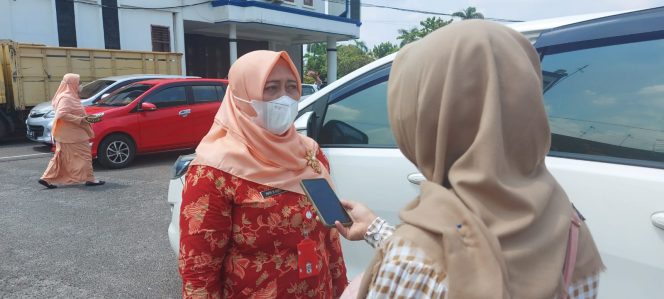 
 Caption  Kepala PP dan PA Lampura dr. Hj. Maya Natalia Manan saat diwawancarai terkait korban pencabulan anak di bawah umur, Kamis (21/10).
