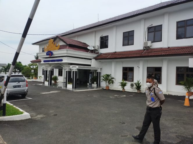 
 caption : Suasana Kantor BPKP Provinsi Lampung lokasi dan tempat pemeriksaan saksi perkara gratifikasi Pemkab Lampura. FOTO ANGGRI SASTRIADI