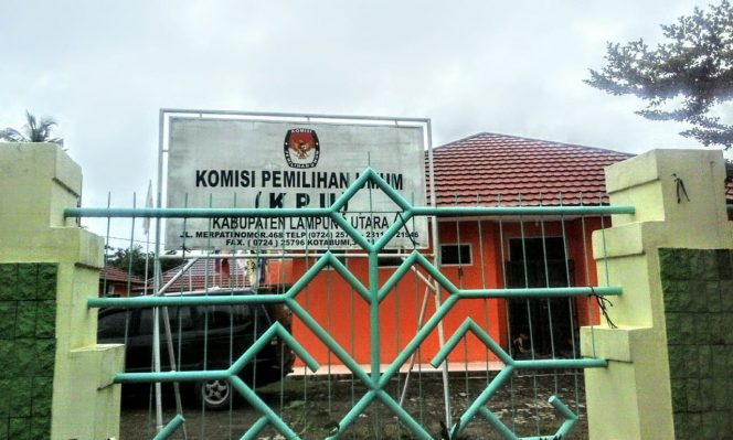 
 caption :  Sekretariat KPUD Lampura  