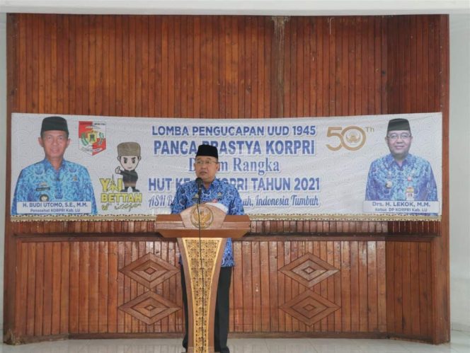 
 Foto Diskominfo Lampura  Sekretaris Kabupaten H. Lekok saat membuka acara HUT Korpri, Rabu (17/11).  