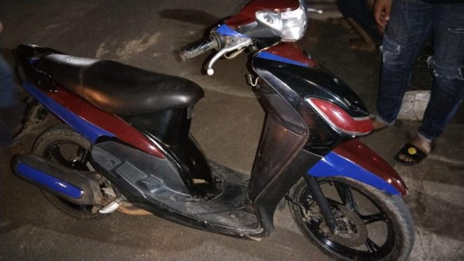 
 caption : Salah satu sepeda motor hasil kejahatan tersangka yang berhasil disita petugas
