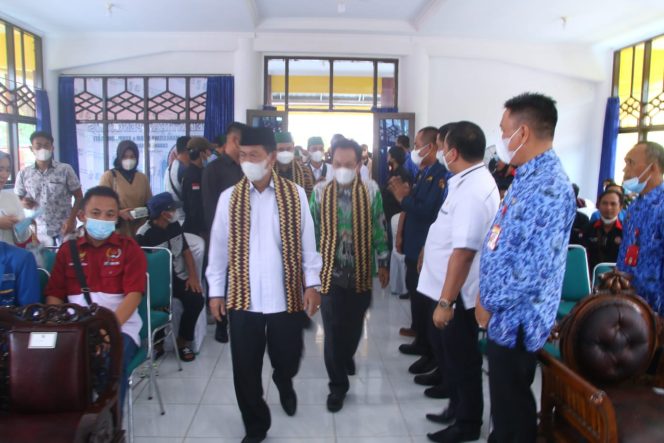 
 caption : H. Budi Utomo saat menghadiri pelantikan pengurus HMI di Gedung Korpri, Rabu (10/11). foto Diskominfo Lampura  