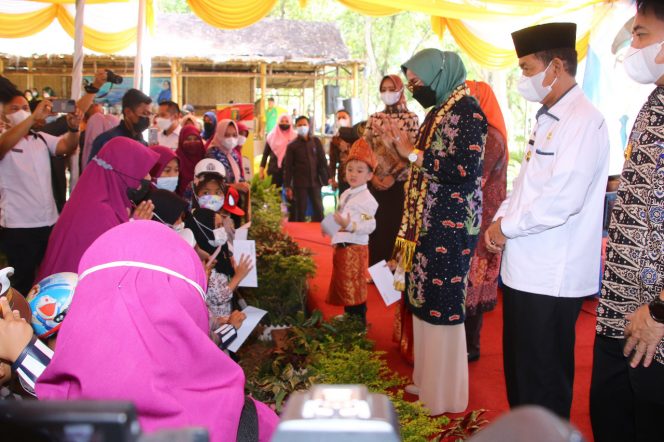 
 Kunker ke Lampura, Riana Arinal Beri Motivasi ke Satker