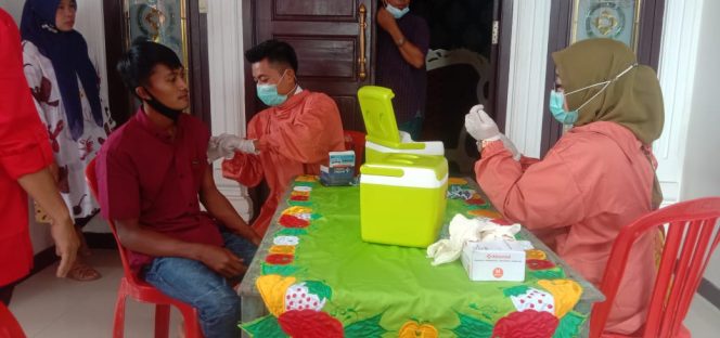 
 caption : Ilustrasi vaksinasi