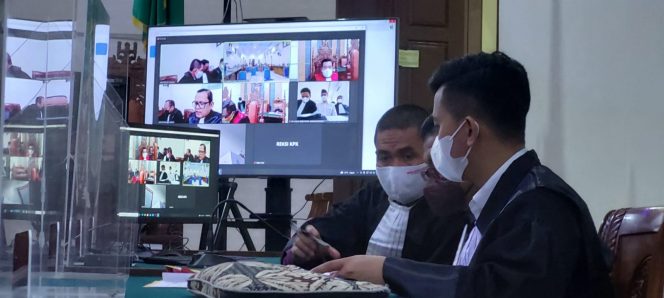 
 Caption: Sidang perkara terdakwa gratifikasi di Pemkab Lampura Akbar Tandaniria Mangkunegara di PN Tipikor Kelas IA Tanjungkarang, Bandarlampung, Rabu (22/12) kemarin. FOTO ANGGRI SASTRIADI  