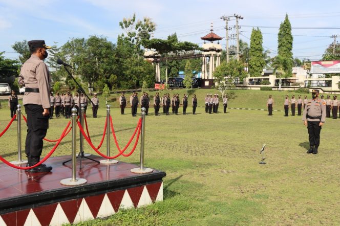 
 Kapolres Lampura Pimpin Upacara Kenaikan Pangkat