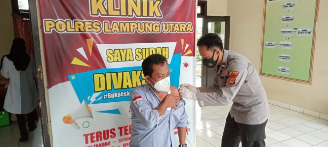 
 Kerjasama dengan Polres, PWI Lampura Vaksinasi Booster Pengurusnya