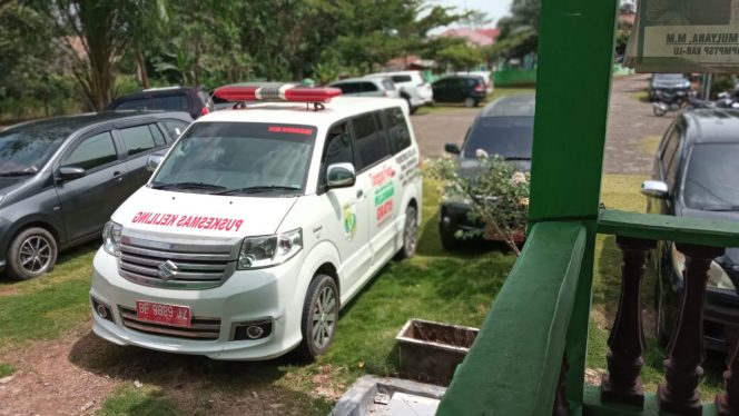 
 caption : Inilah mobil ambulan ‎keliling Puskesmas  Wonogiri yang belum membayar  Pajak
