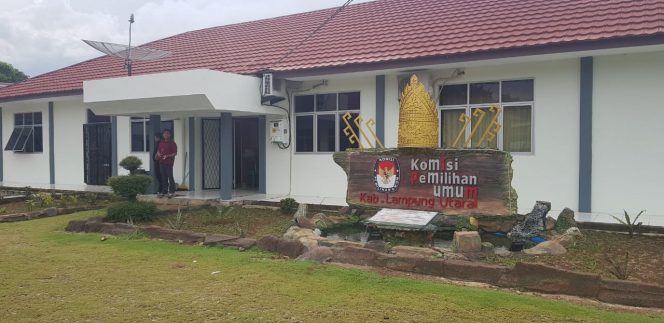 
 Caption : Kantor KPUD Lampura. Foto Riduan/Radar Kotabumi