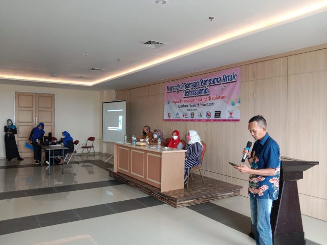 
 caption : Kegiatan Baksos Peduli Penderita Thalassemia, yang  dipusatkan di ruang aula RS.Handayani Kotabumi, Senin (28/3)
