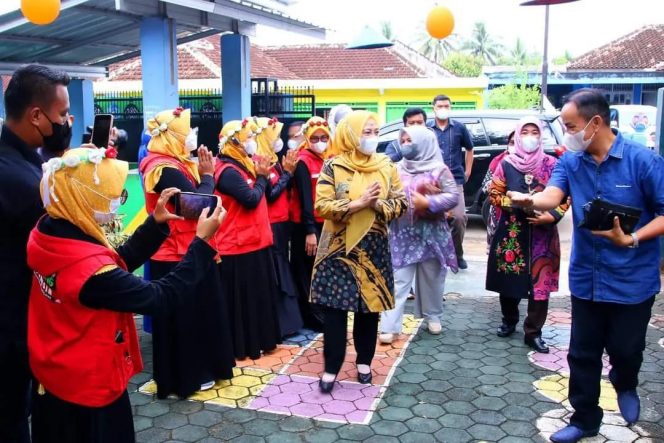 
 caption : Bunda PAUD Kabupaten Lampung Utara Hj. Nur Endah Sulastri menghadiri Acara Pekan Ceria Kampung Dongeng Lampung
