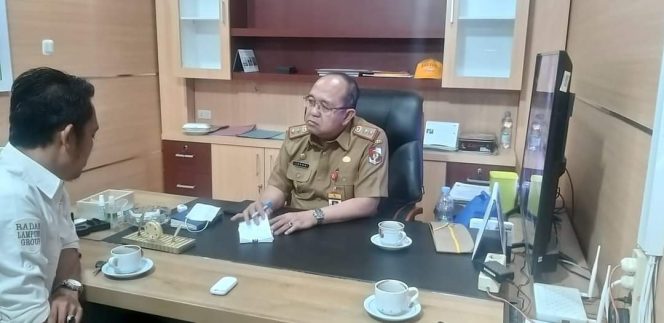 
 caption : Sekdakab Lampura, Lekok 
