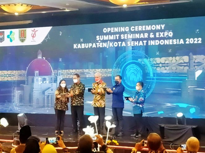 
 Budi dan Nur Endah Hadiri Summit Kota Sehat