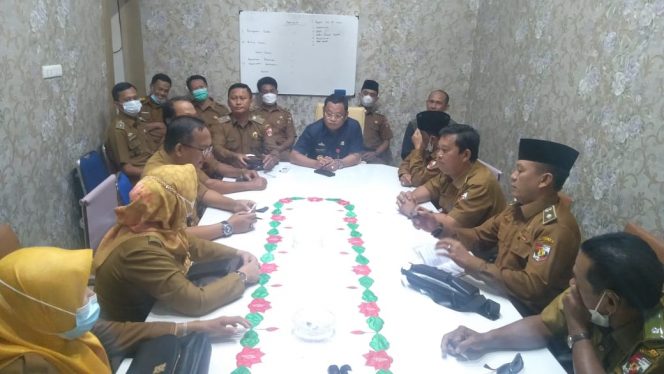 
 caption : Pertemuan antara Kepala BPKA, Desyadi dengan puluhan Kepala Desa di kantor BPKA Lampura, Senin (11/4)
