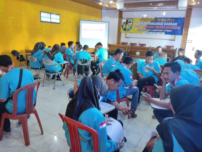 
 caption : Kegiatan Orientasi Pengurus DPD KNPI Lampura, Minggu (24/4) diaula  SMA Kemala Bhayangkari