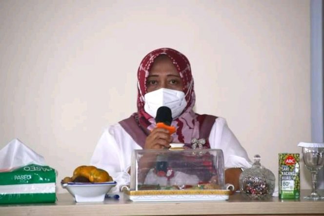 
 caption : Plt. Kadiskes Lampura Hj. Maya Natalia Manan.
