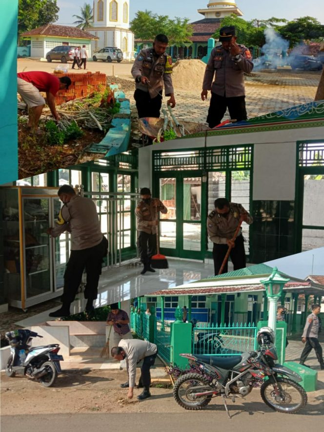 
 Jelang Ramadhan, Polres Lampura Bersih-Bersih Masjid