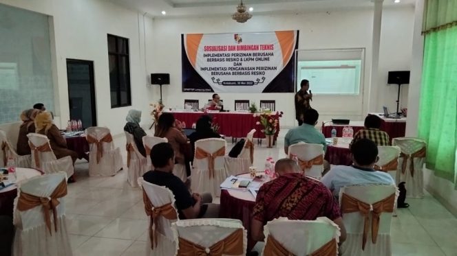 
 caption : Tampak perusahaan-perusahaan di Lampura saat mengikuti Sosialisasi dan Bimtek yang diadakan DPMPTSP di Hotel Graha, Senin(30/5). Foto RIA  