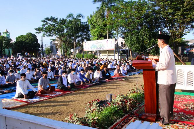 
 Bupati Sholat Idul Fitri Bersama Jajaran dan Masyarakat