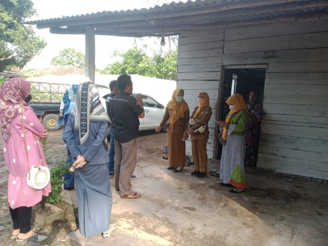 
 caption : Kepala puskesmas Tatakarya Siti Nurbayduri saat dikonfirmasi awak media.-Foto Fahrozy Irsan Toni
