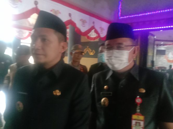 
 caption : Ardian Saputra, wakil bupati Lampura, usai mengikuti sidang Paripurna DPRD pembahasan LKPj Kepala Daerah Tahun 2021.
