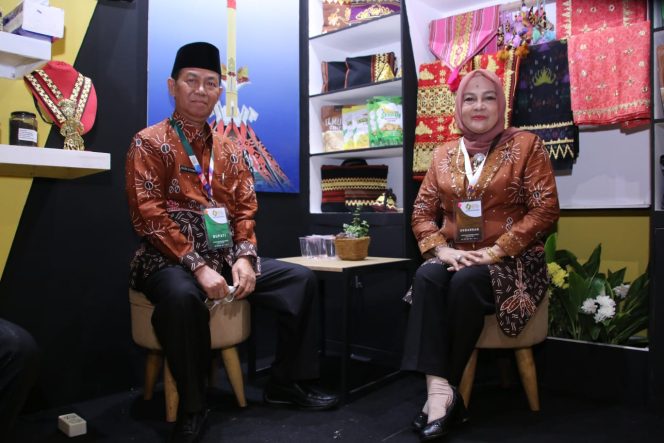 
 Budi dan Endah Ikuti Apkasi Otonomi Expo di Jakarta