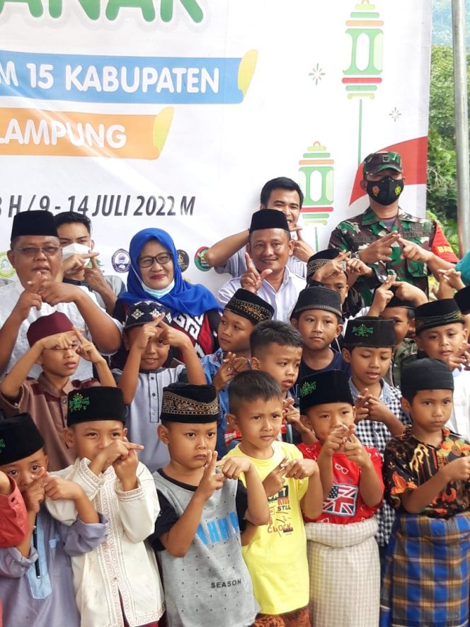 
 Caption Foto : Tampak Sejumlah Anak Yang Antusias Mengikuti Sunat Massal